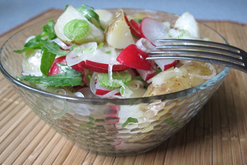 Как приготовить весенний салат с картофелем