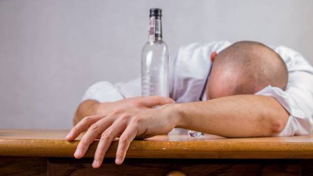 Отравление алкоголем: симптомы, первая помощь, профилактика
