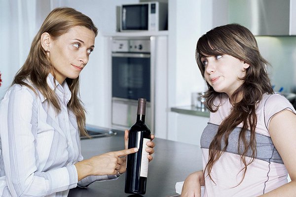 Как уберечь ребенка от знакомства с алкоголем?