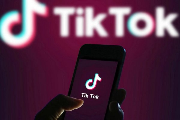TikTok тестирует «чистый режим», который удаляет кнопки при прокрутке видео