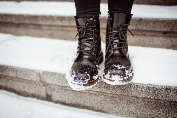 Как защитить обувь от воды и мокрого снега: правила, которые нужно знать всем