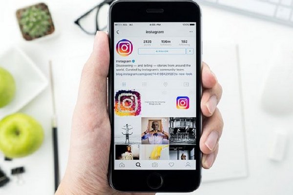 Instagram вслед за Twitter начнет раздавать «синие галочки» за деньги