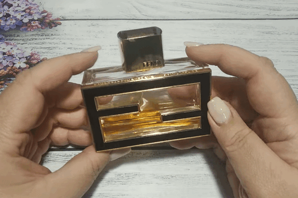 Как правильно наносить парфюм, чтобы приятный аромат держался весь день
