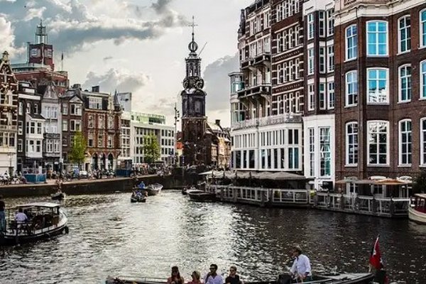 Туристический магнит: Амстердам признали лучшей столицей Европы для путешествий