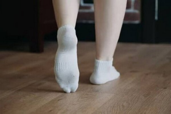 Как отстирать белые носки, чтобы они вернули свою белоснежность: необычные советы