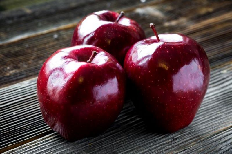 Глянцевые, аппетитные яблоки - еще не значит полезные