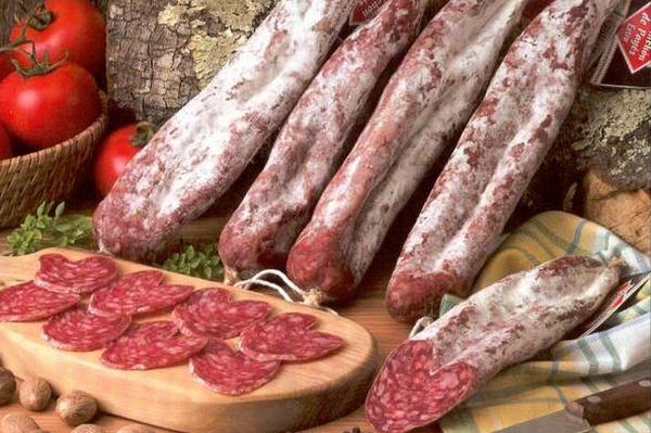 Испанские мясные деликатесы и аксессуары для их нарезки