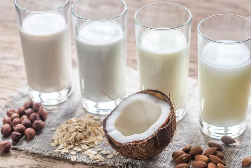 Молоко из семян и орехов – источник белка и кальция