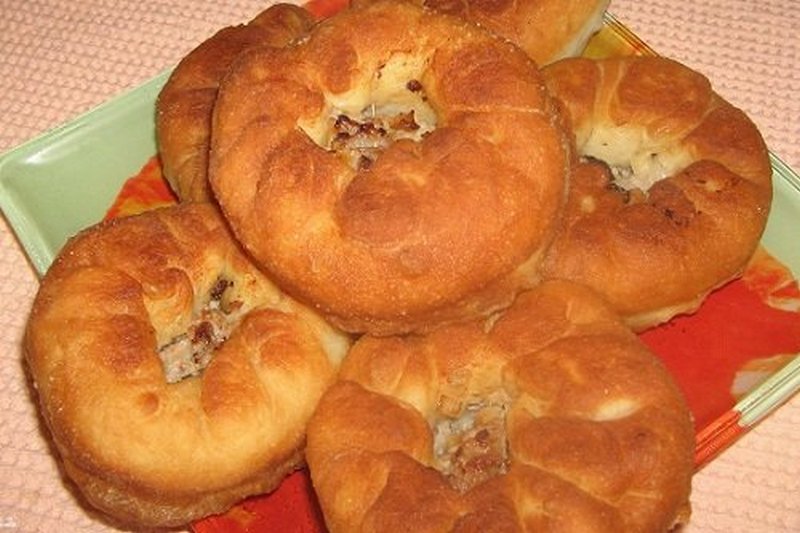 Беляши: рецепт ароматных румяных мясных пирожков
