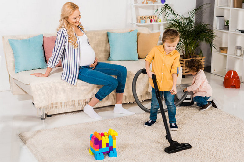 В радость: как обязанности по дому делают ребенка счастливым и ответственным