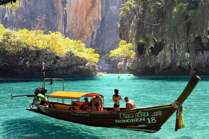 В Таиланде закрывают известный пляж Майя Бэй