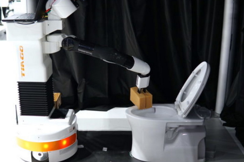 Изобрелт робот для уборки туалетов