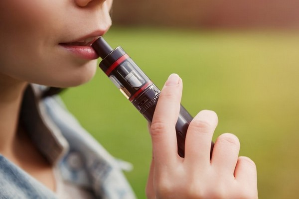 Электронные сигареты вызывают заболевания полости рта
