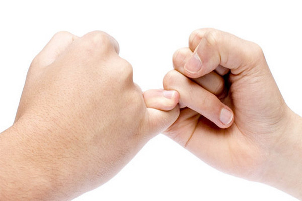 Одним лишь воздействием на мизинец левой руки можно существенно поправить здоровье!