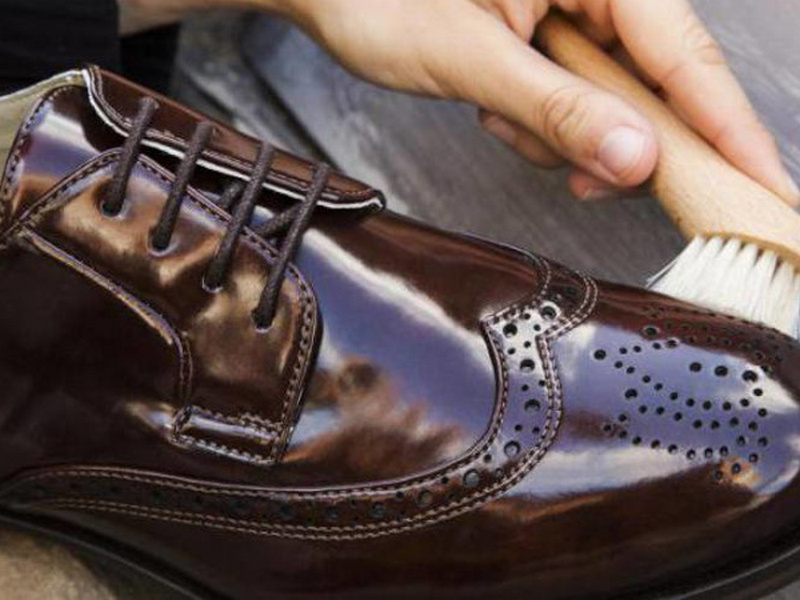 Как убрать дефекты с лакированной обуви