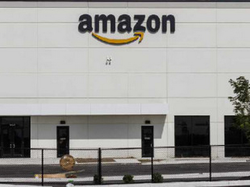 Amazon тестирует носимое устройство, уведомляющее сотрудников о нарушении правил социального дистанцирования