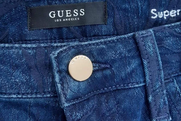 Как отличить фирменные джинсы Guess от подделки?