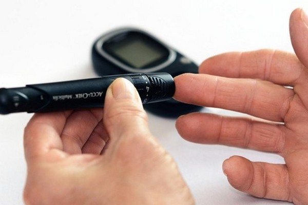 Какие причины приводят к поражению почек при сахарном диабете?