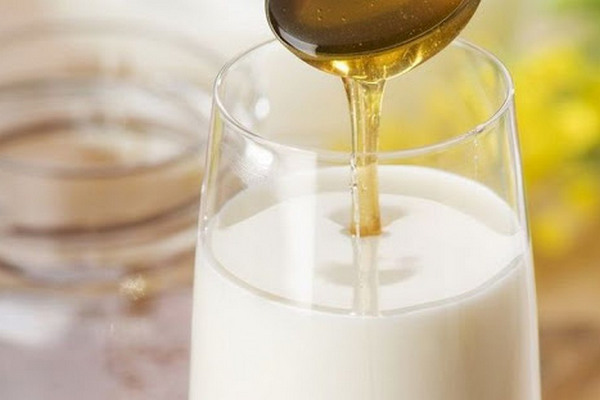 Какие болезни можно вылечить при помощи молока