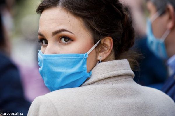 Специалисты объяснили, в каких ситуациях носить маску опасно для здоровья
