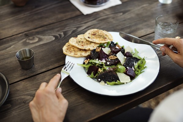 Как правильно питаться на вечеринке, в гостях, в ресторане больным сахарным диабетом?