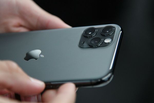 Появились первые слухи об iPhone 13: без разъемов и проводов