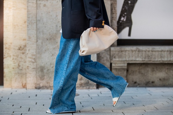 Какие джинсы носить этой зимой: 7 трендовых вариантов