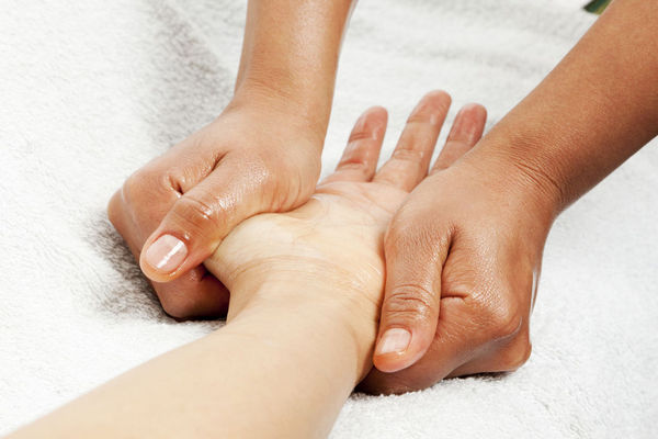 Почему массаж так важен для рук?