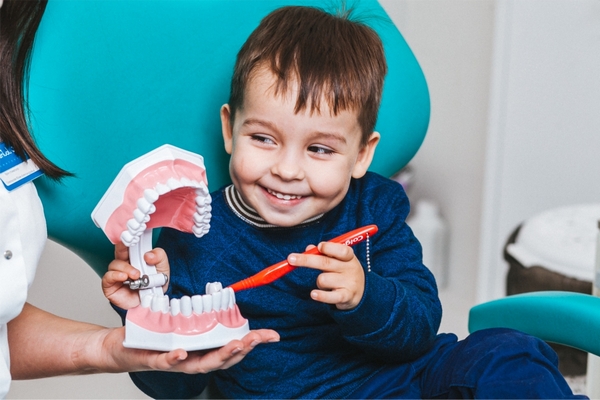 Стоматолог - это не страшно. Как научить ребенка не бояться зубного?