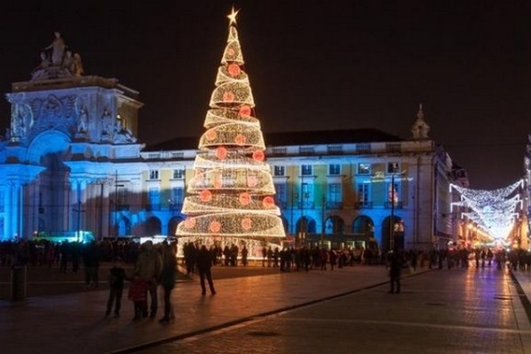 Португалия вводит комендантский час в новогоднюю ночь