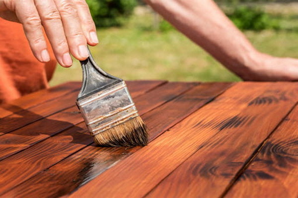 Как подготовить деревянные окрашенные покрытия к покраске?