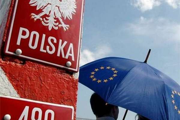 Польша готовится к новой волне коронавируса, закрываются курорты