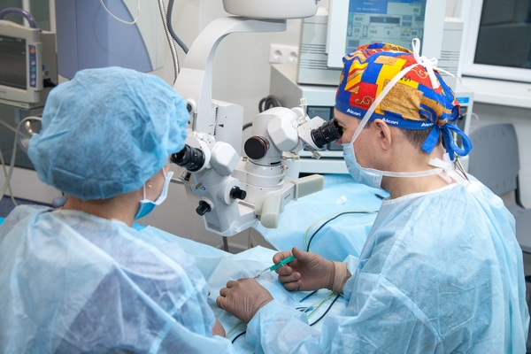 Операция при гемофтальме глаза