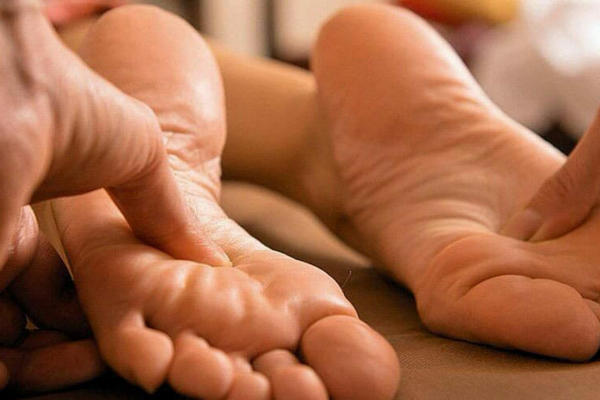 Массаж ступней ног для общего оздоровления
