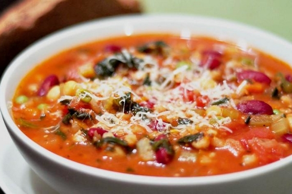 Хлебный суп с фасолью и овощами