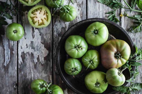 Тушеные овощи с зелеными томатами