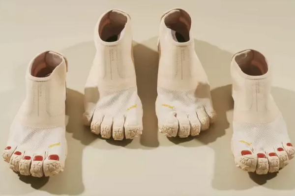 Японский бренд Midorikawa создал ботинки с пятью пальцами — и они уже с педикюром