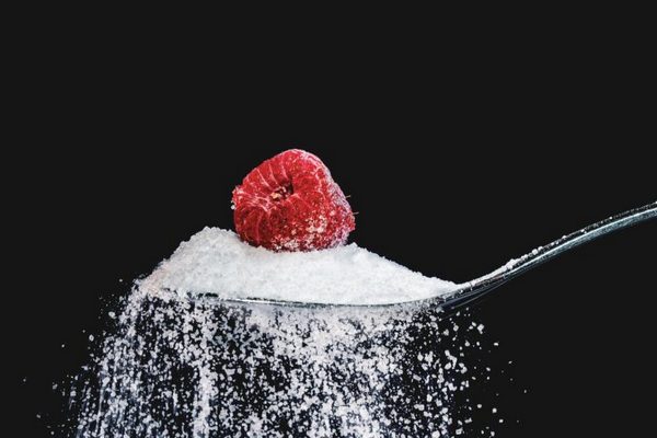 Почему стоит отказаться от сахара?