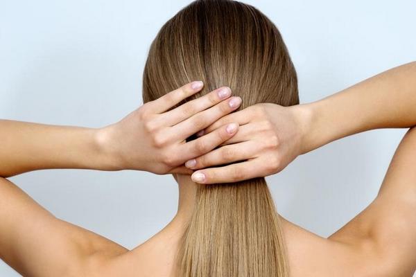 Почему волосы стоит мыть реже: совет косметологов