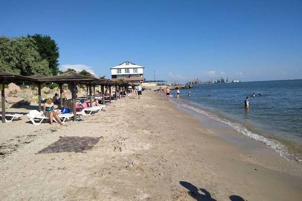 Медузы есть, а пляжи - пустые: первые отзывы об отдыхе на море в Украине