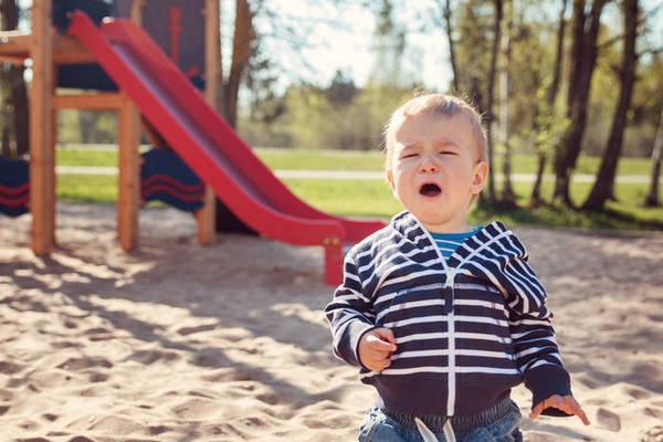 Как увести ребёнка с детской площадки без слез и истерик