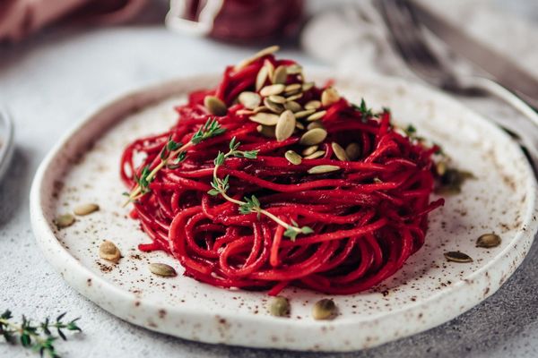 Спагетти в вине «Красный бархат»