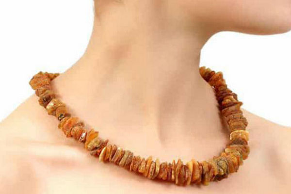 Янтарное ожерелье при болезнях щитовидной железы