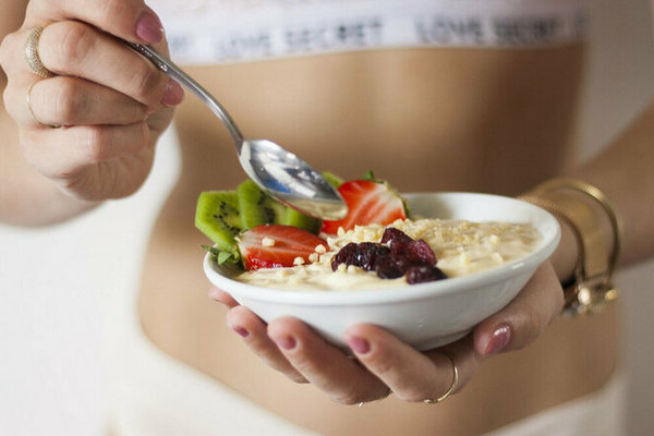 Эффективно и бесплатно: 6 утренних привычек, которые помогут похудеть