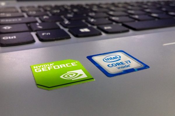 Intel выпустит ноутбук без памяти