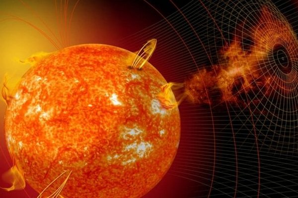 Две мощные вспышки на Солнце. Ученые предупреждают о геомагнитной буре на Земле