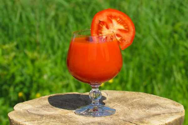 Почему стоит пить томатный сок каждый день: польза для здоровья