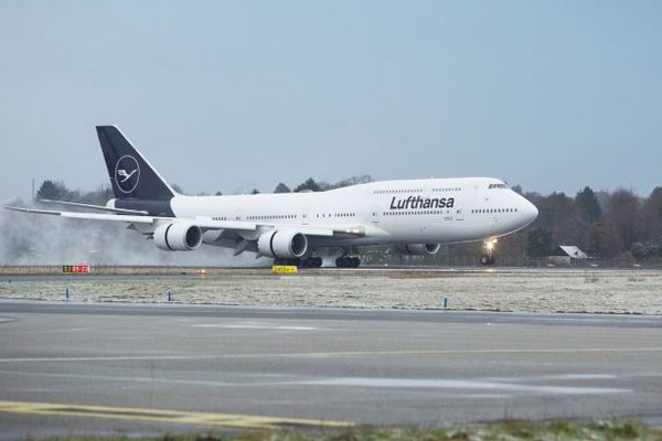 Lufthansa отменяет ряд рейсов на праздники: названа причина