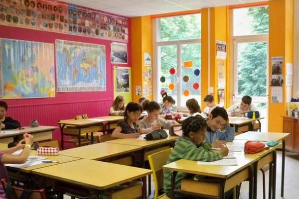 В школу за деньги: в Бельгии ученики будут получать 