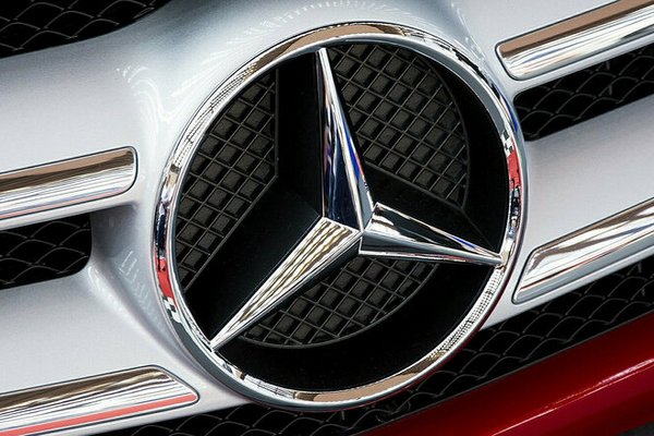 Производитель Mercedes-Benz сменил название